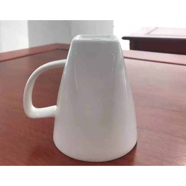 Ceramic drinking cup glazed square bottom modern design durable ceramic material